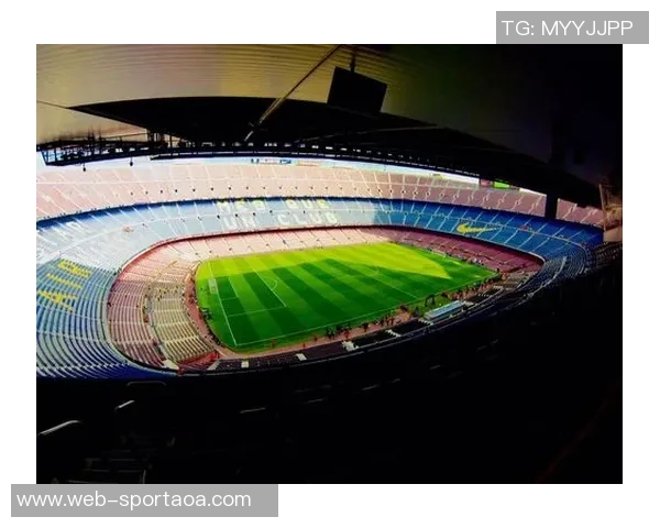 巴萨诺坎普周五公开训练门票热销已达12000张吸引众多球迷参与 巴萨诺坎普周五公开训练门票热销已达12000张吸引众多球迷参与